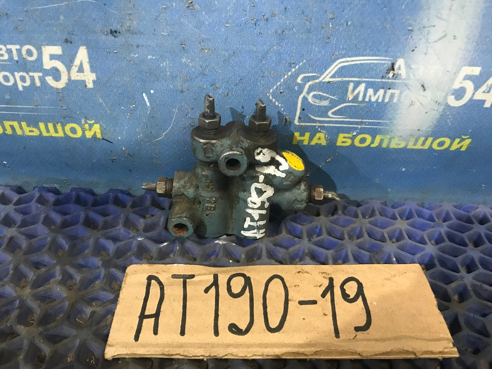 Распределитель тормозной TOYOTA CARINA E 1996