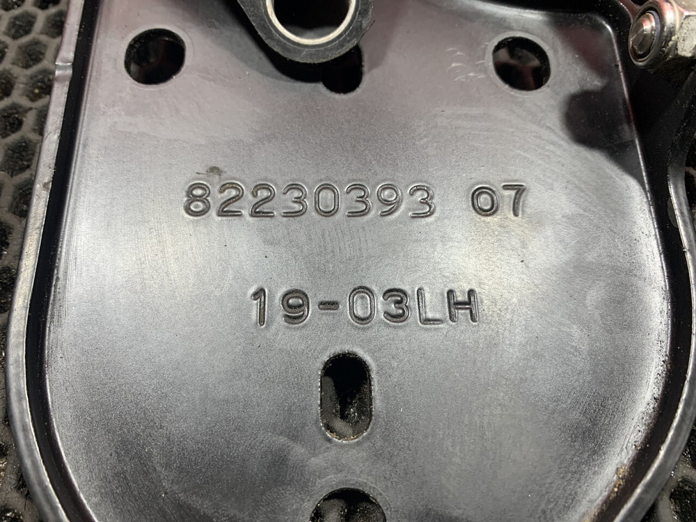 Кронштейн петли капота 2019г