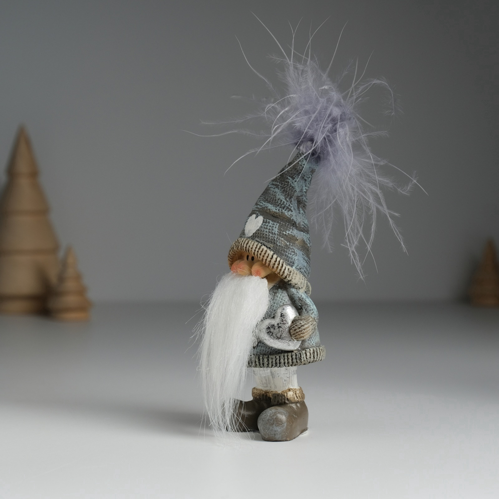 Фигурка полистоун Дед Мороз в колпаке с сердечком, со звёздочкой МИКС