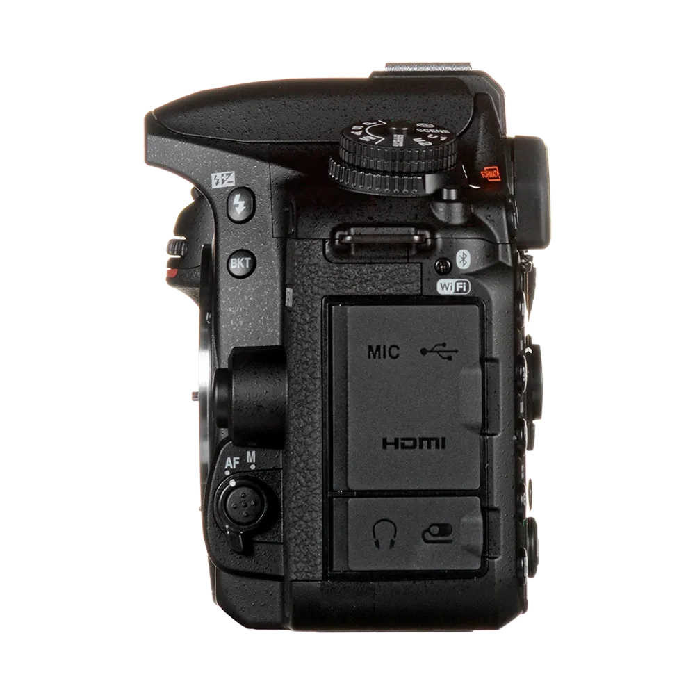 Зеркальный фотоаппарат Nikon D7500 Body