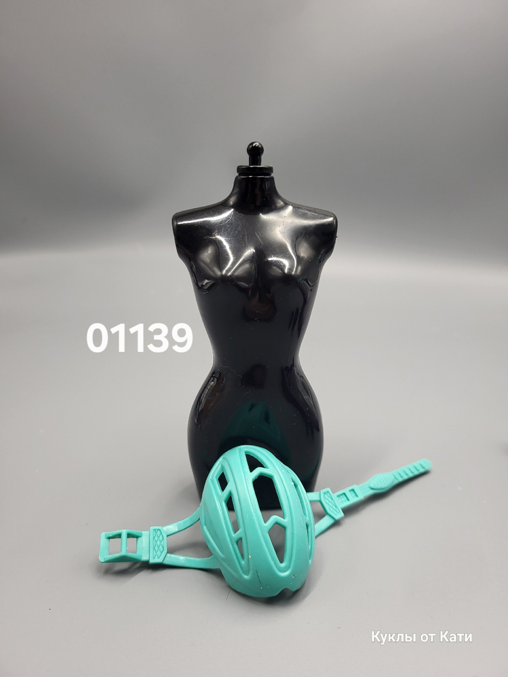 Аксессуар для куклы Барби винтаж - шлем 01139