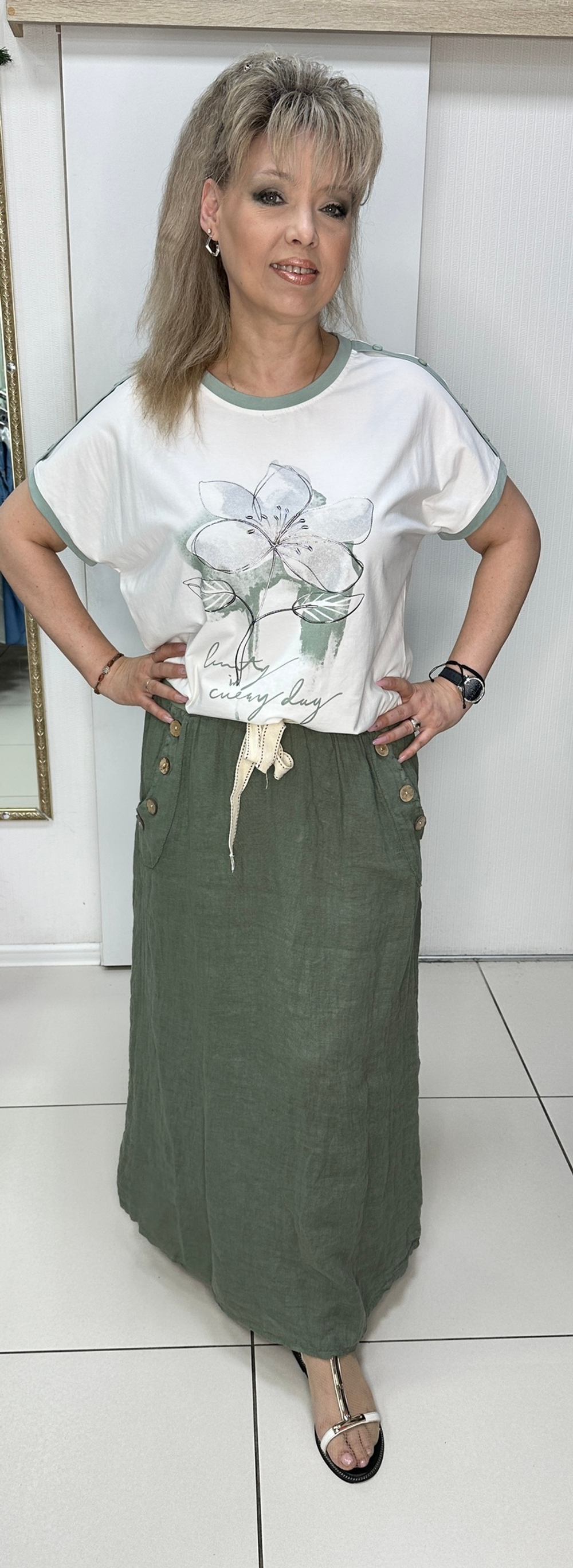 Итальянская льняная юбка с кармашками в оливковом цвете