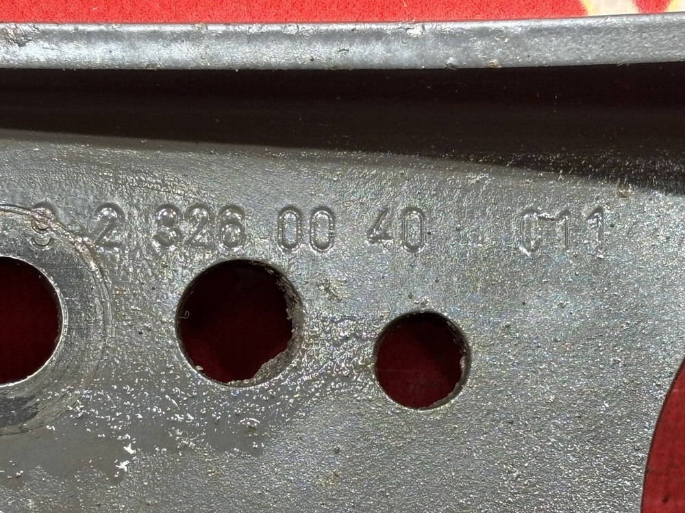 Кронштейн амортизатора заднего