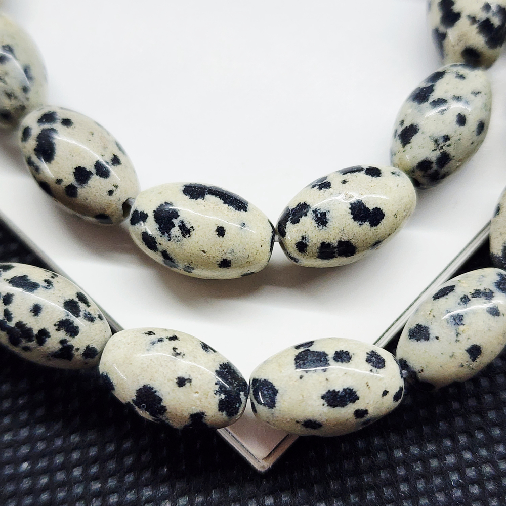 Порфир (яшма далматиновая), бусины овальные 12×8мм