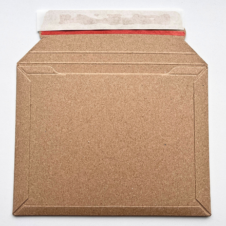 Картонный конверт с клеевым клапаном 14х18 см