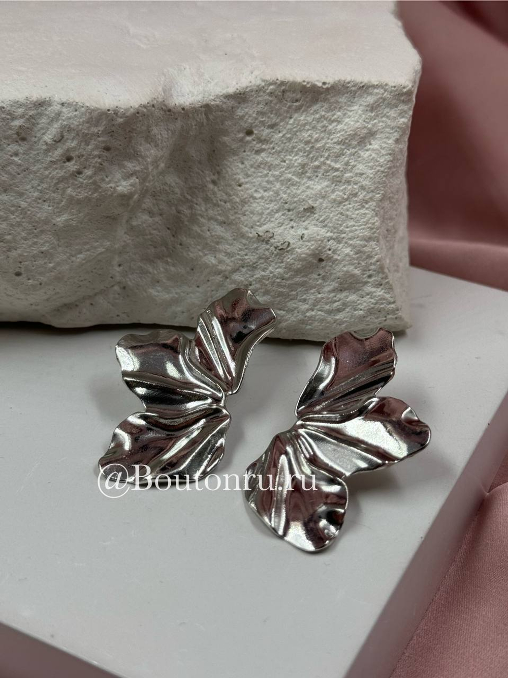 Серьги серебристые в форме лепестков