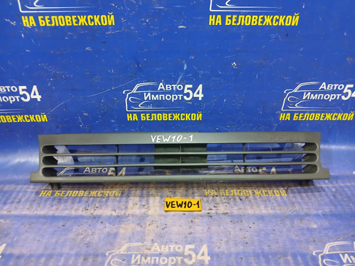 Решетка радиатора NISSAN AVENIR 1997