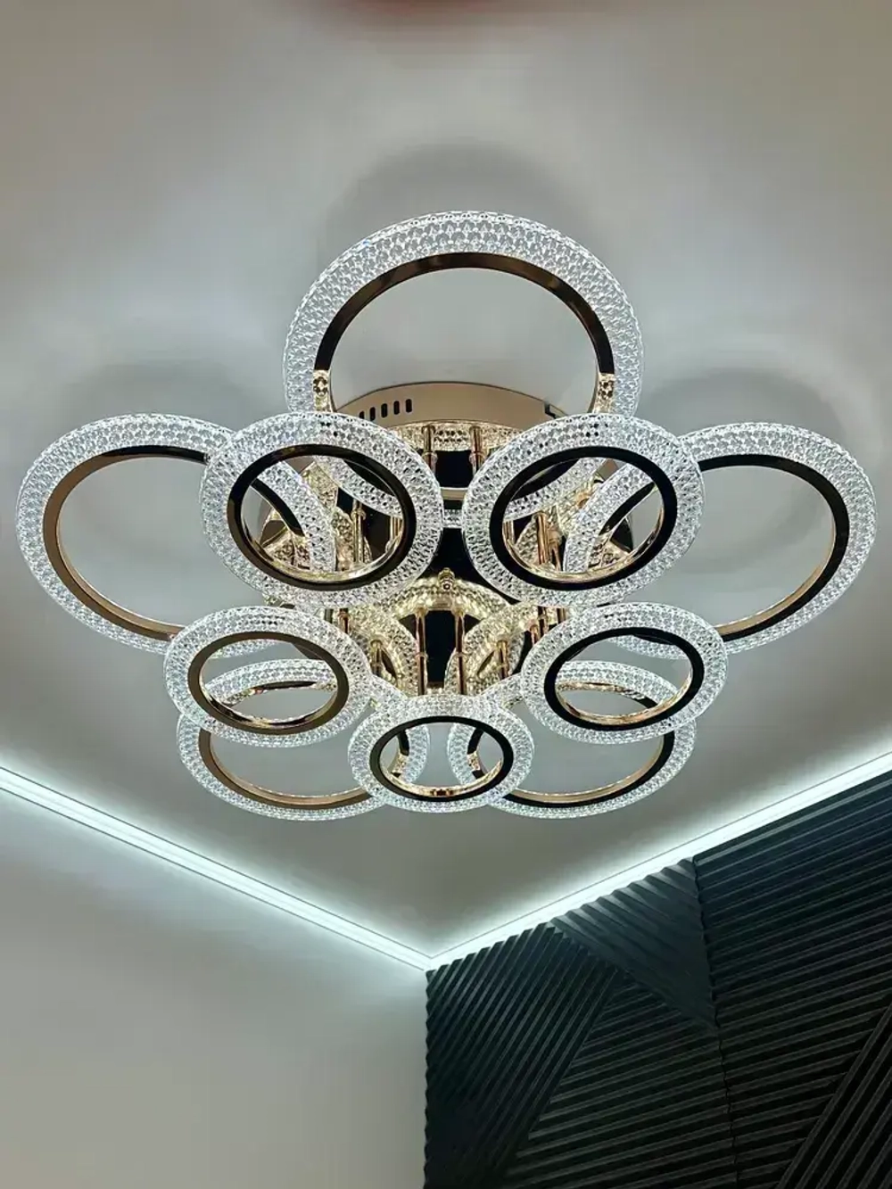 Люстра потолочная золотая с пультом для всех видов потолков, 180 Вт