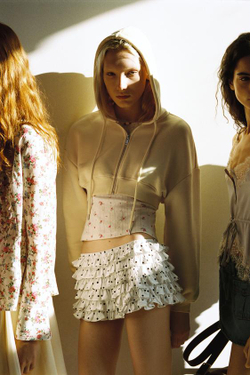 ZARA МИНИ-ШОРТЫ В ГОРОШЕК С ВОЛАНАМИ, ЭКРЮ/ЧЕРНЫЙ