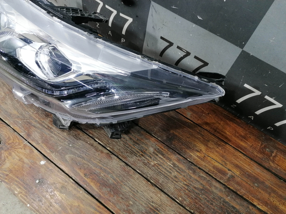 Фара левая галоген Mitsubishi Eclipse Cross 17-22 Б/У Оригинал 8301D065