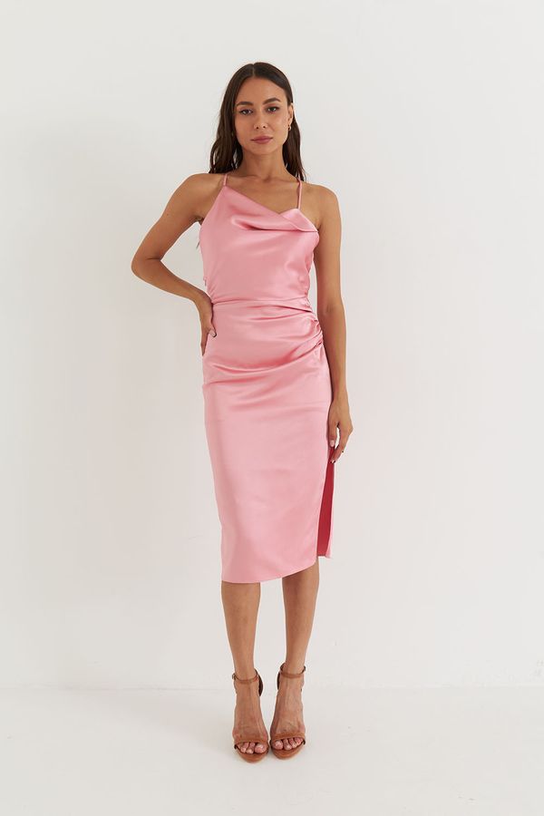 Атласное миди платье с открытой спиной цвета розовый лимонад