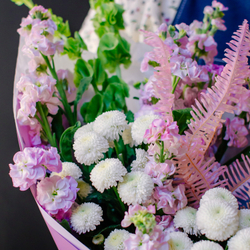 1. Ароматный сборный букет с маттиолой