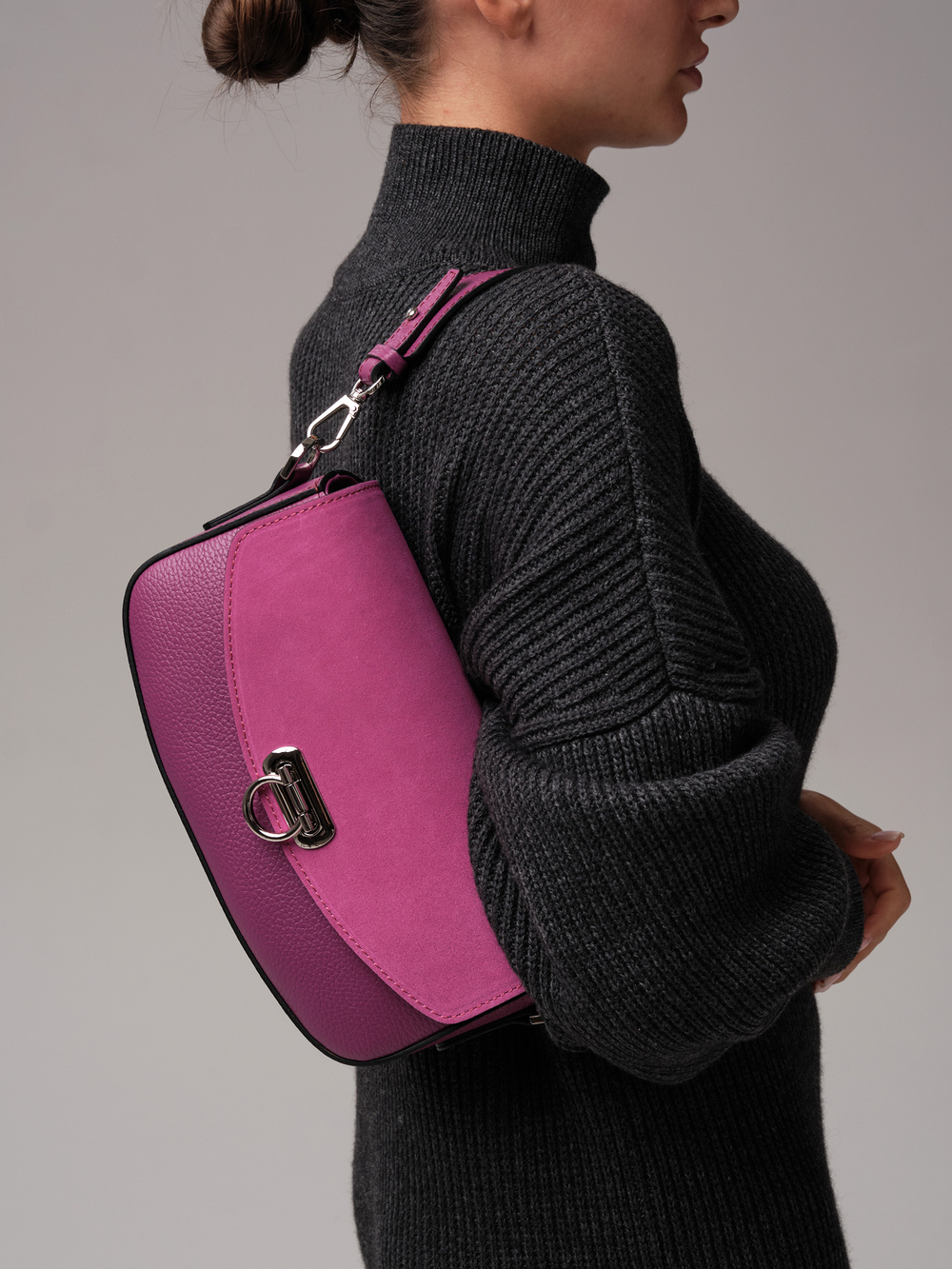 Сумка замшевая на плечо багет фиолетовый флокс