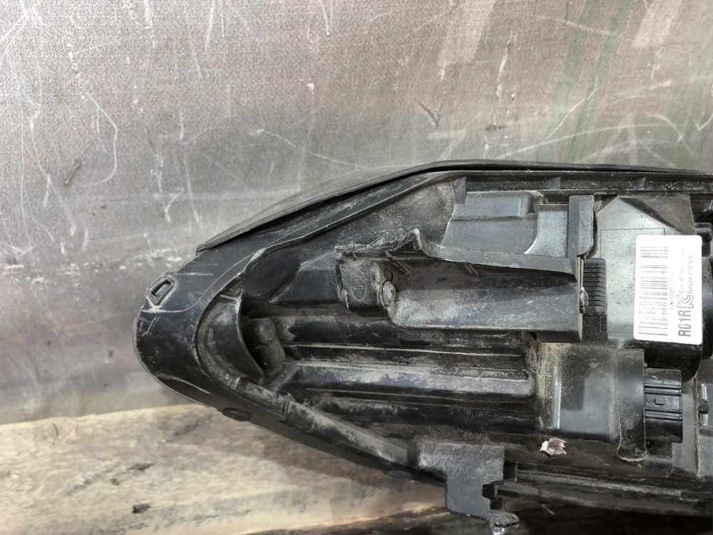 Фара правая Kia Sportage 4 (QL) 16-18 Б/У Оригинал 92102F1010