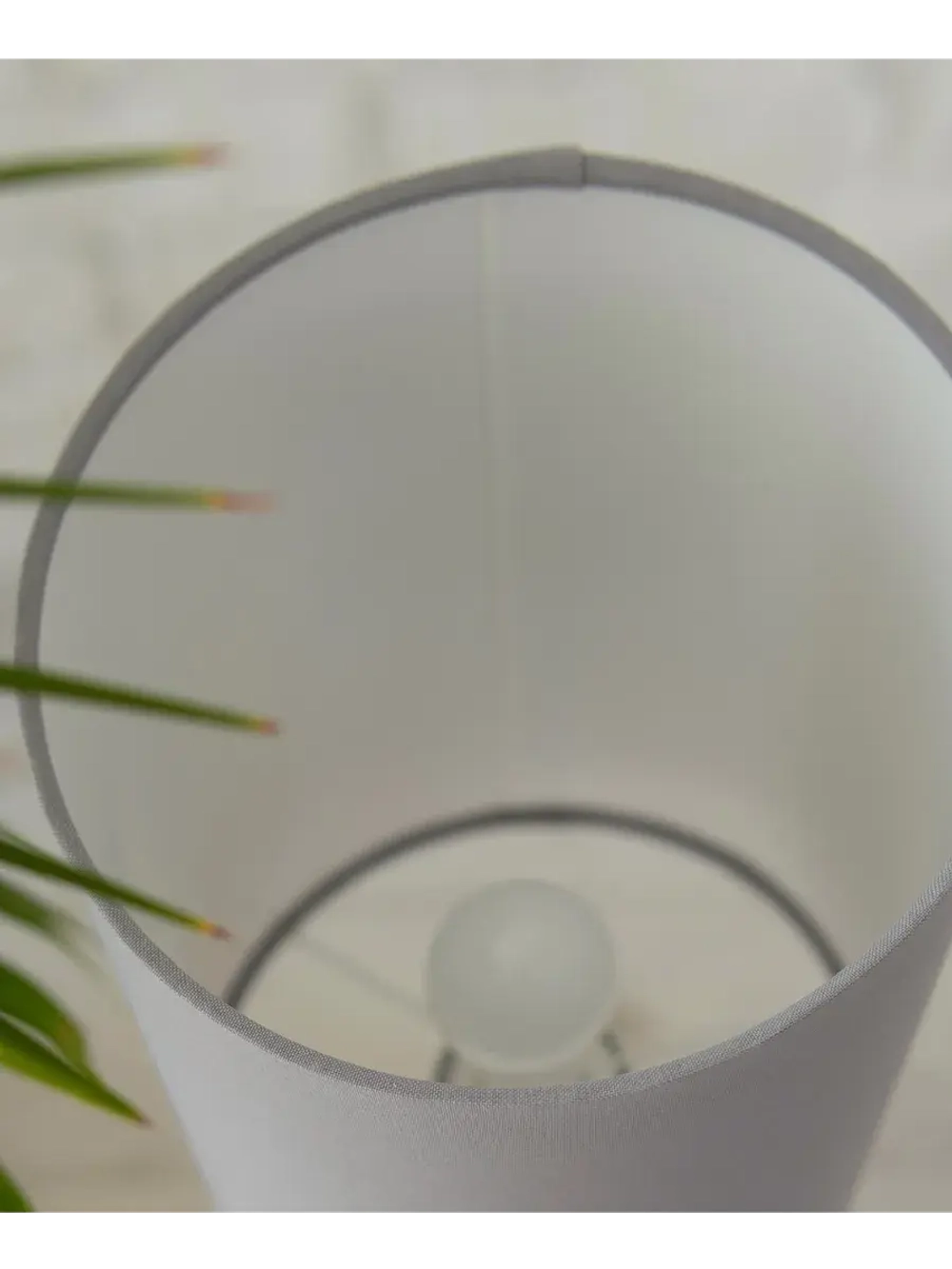 Торшер напольный с абажуром в гостиную современный