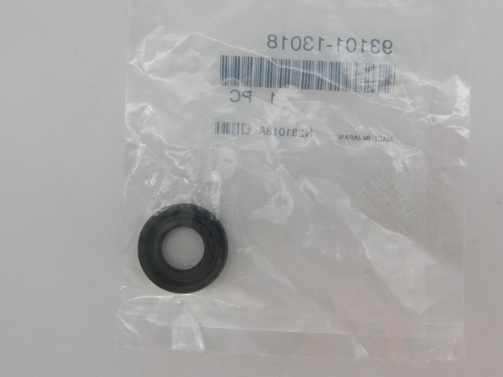 сальник вертикального вала Yamaha 9.9 13.5 15 93101-13018-00