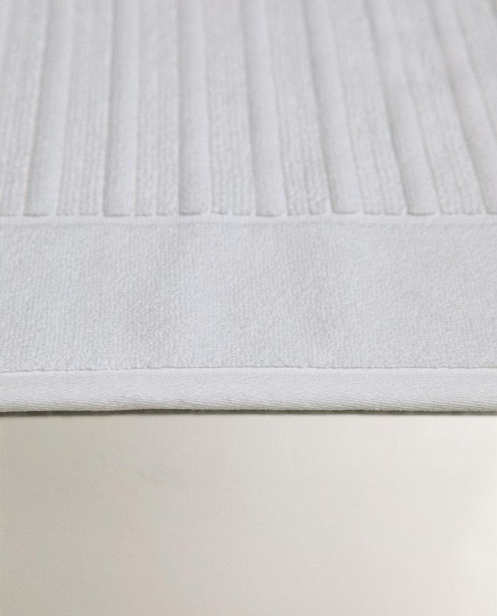 ZARA HOME ВЕЛЮРОВЫЙ КОВРИК ДЛЯ ВАННОЙ, БЕЛЫЙ