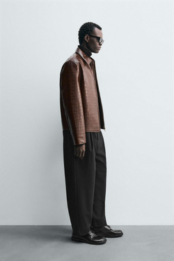 ZARA КУРТКА ИЗ ИСКУССТВЕННОЙ КОЖИ С ТИСНЕНИЕМ, КОРИЧНЕВЫЙ