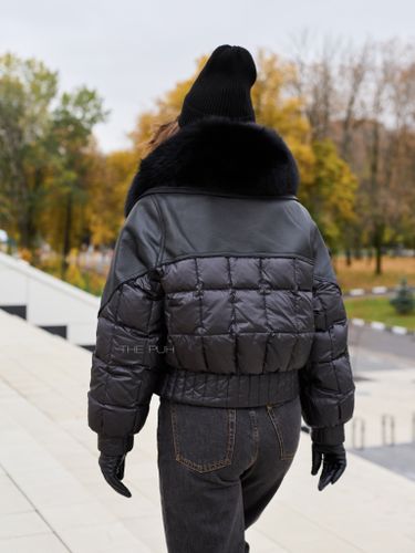 Комбинированный черный пуховик с мехом