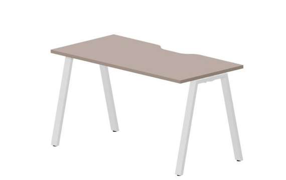 стол Arena 1380х680х750мм (с эргономичным вырезом)