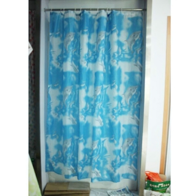 Штора для ванной комнаты полиэстер эконом 180*200 с кольцами Дельфины на голубом YQL-1067