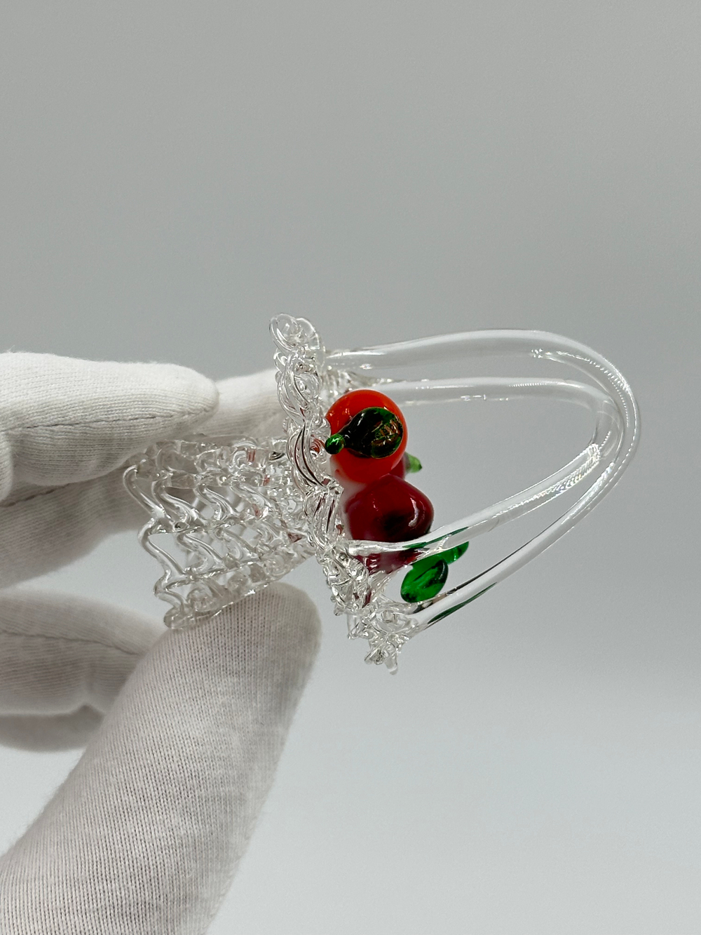 Миниатюрная декоративная корзина из стекла