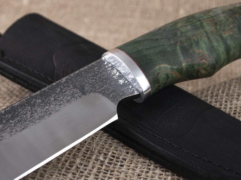 Шкуросъемный нож "Енот", сталь Bohler N690, рукоять зелёная стабилизированная береза