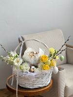 Корзина пасхальная в желтых оттенках. Кулич 450гр