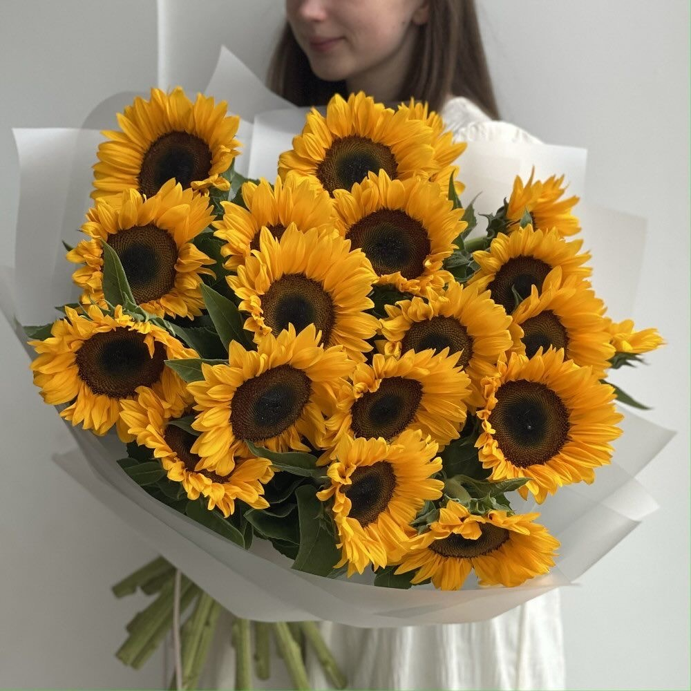 Букет из 19 подсолнухов «Sunshine Symphony»