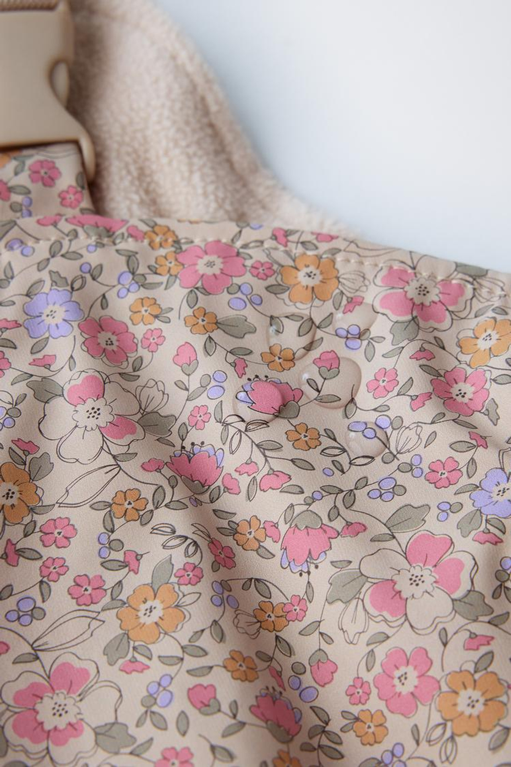 ZARA ПРОРЕЗИНЕННЫЙ КОМБИНЕЗОН С ПРИНТОМ WATER RESISTANT, БЛЕДНО-РОЗОВЫЙ