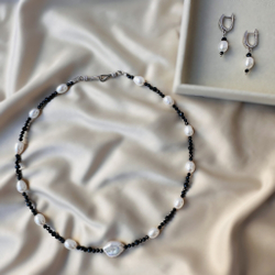 Комплект "Танец теней" с натуральным жемчугом и шпинелью