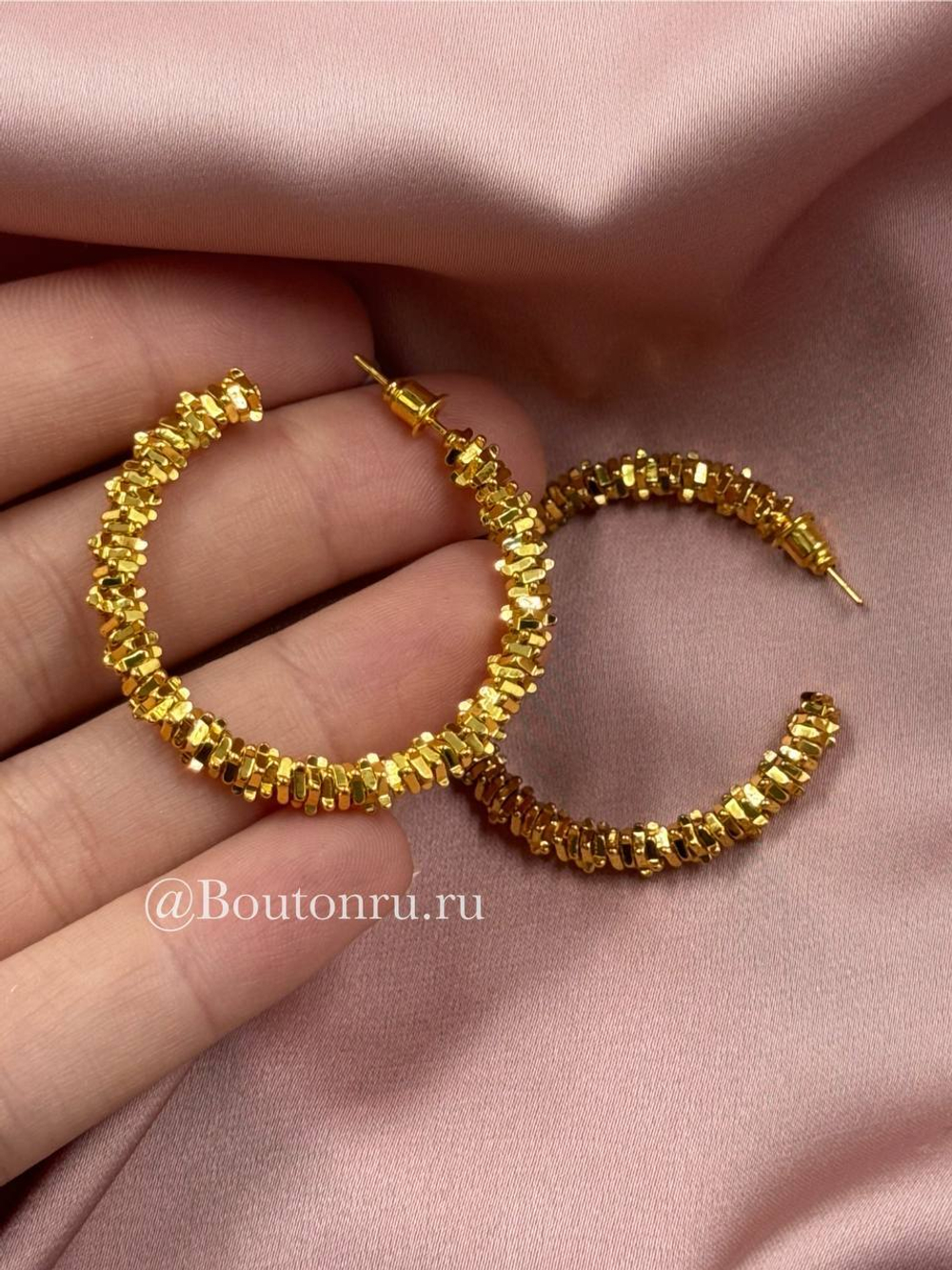 Серьги полукольца рельефные грани золотистые