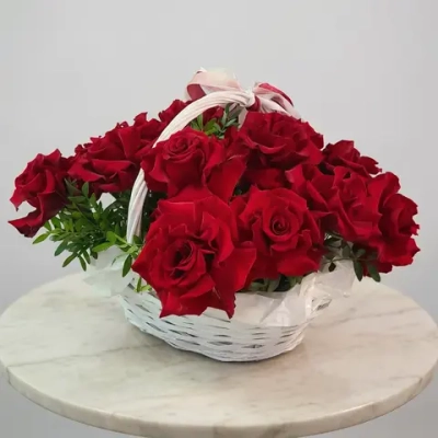 15 роз в корзине