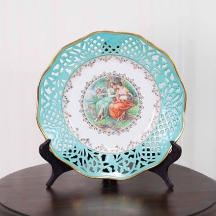 Декоративная ажурная тарелка «Музы и амур»