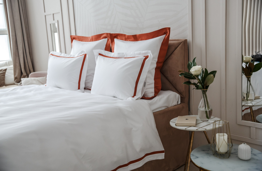 Постельное белье cемейное Сlaire&Caroll Nuage белое с оранжевым кантом