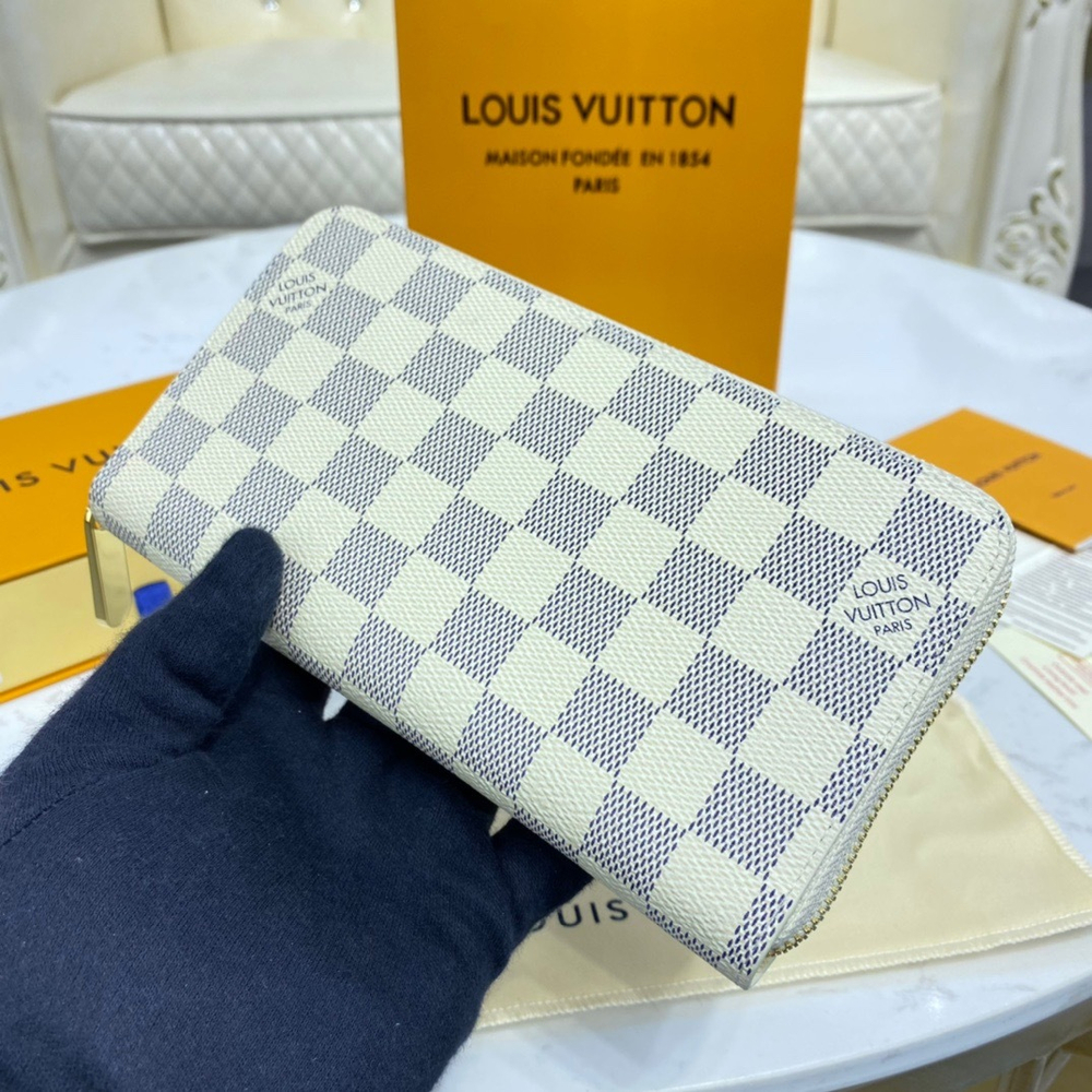 Louis Vuitton Zippy Wallet