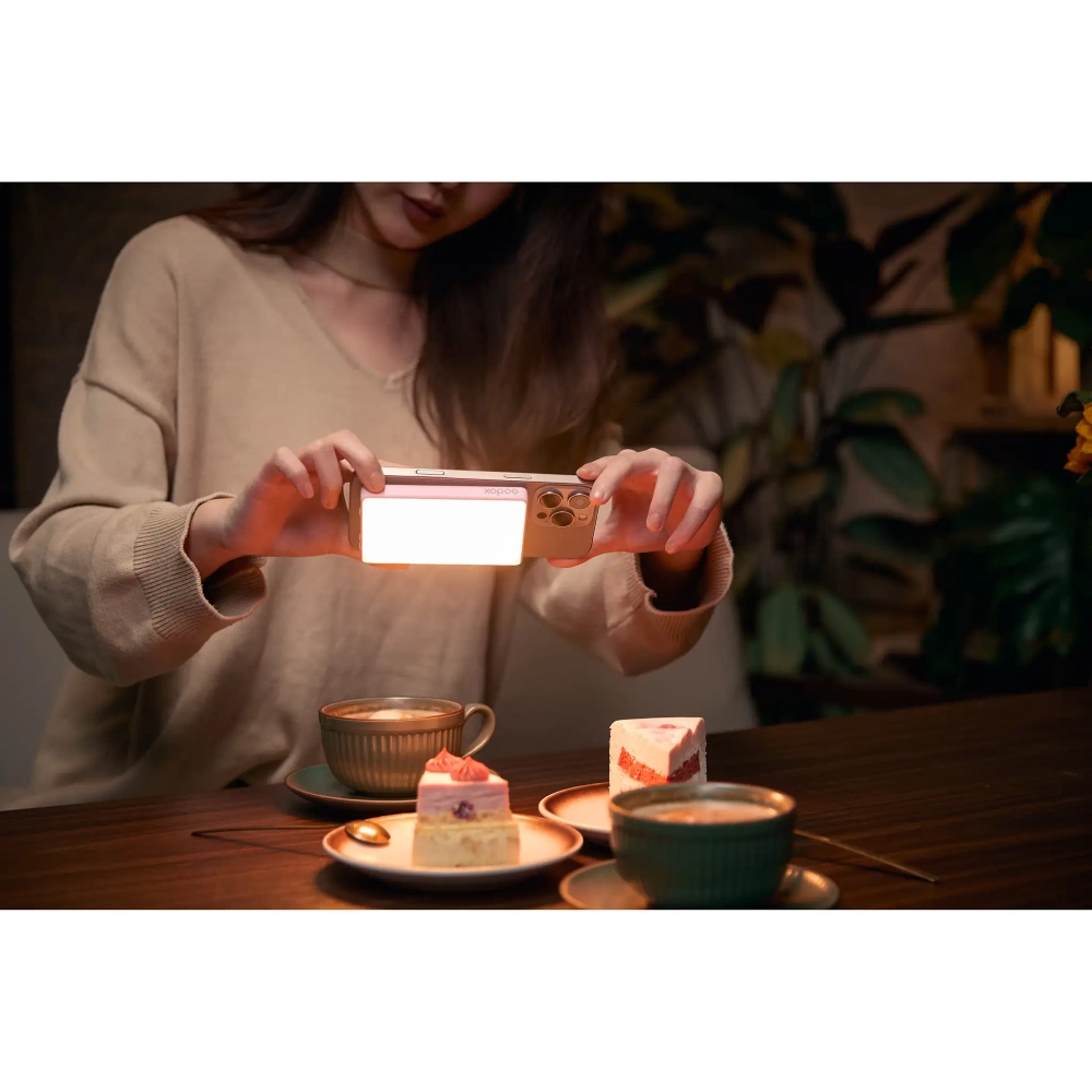 Осветитель светодиодный Godox MA5R белый с функцией беспроводного зарядного устройства