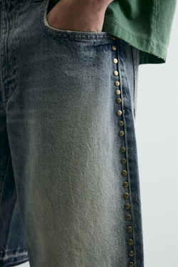 ZARA ДЖИНСОВЫЕ ШОРТЫ BAGGY FIT С МЕТАЛЛИЧЕСКИМИ ЗАКЛЕПКАМИ, СИНИЙ