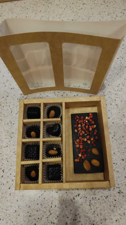 Самонаборный набор из 8 конфет и шоколад от Юлии Алиевой