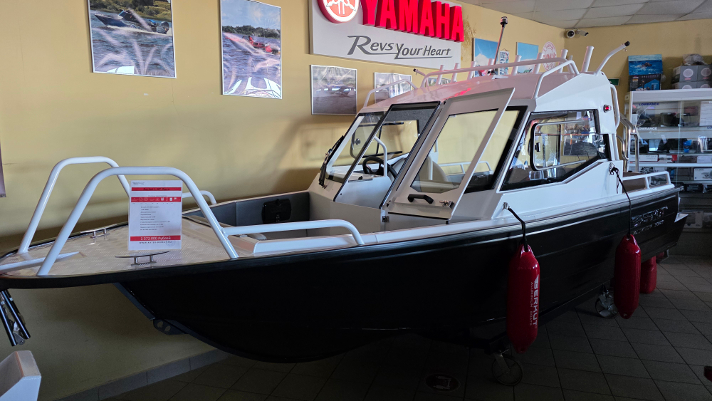 Лодка Беркут L-HT Open. В наличии. Цвет Черный низ - серый верх