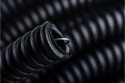 Труба гофрированная ПНД 32 мм черная гибкая легкая с зондом легкая 15 метров с протяжкой для прокладки кабеля и электропроводки