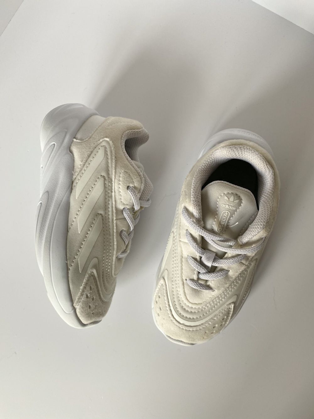 Кроссовки Adidas, 25