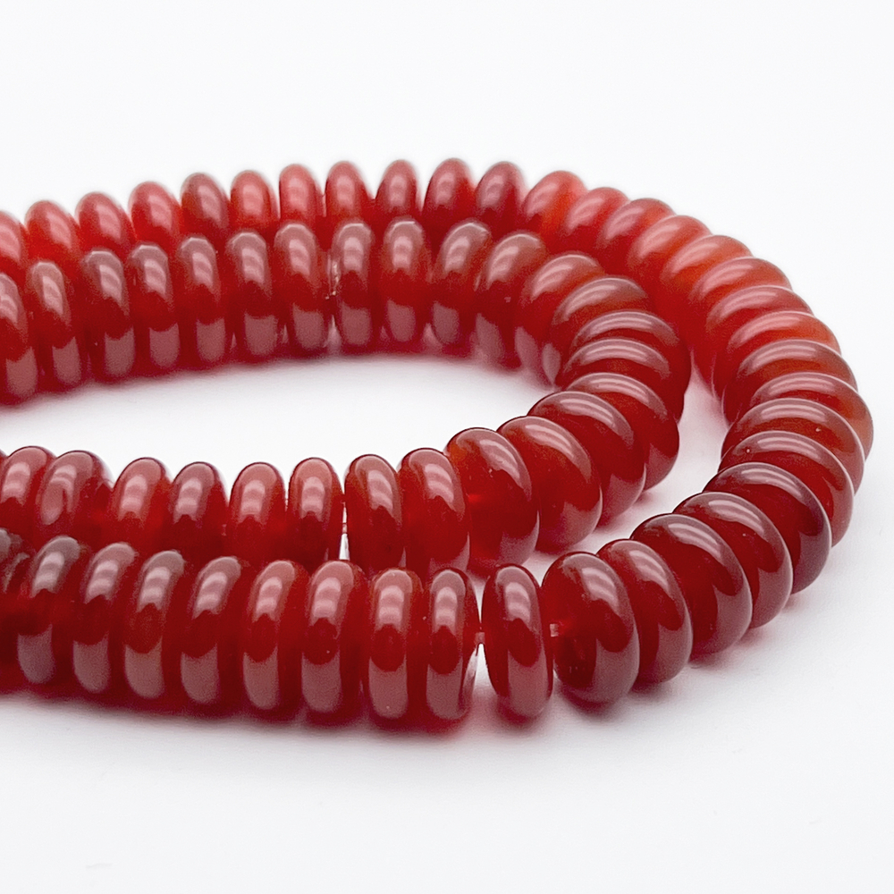 Сердолик, размер около 3,5*10 мм, цена за 24-25 шт (1/4 нити)