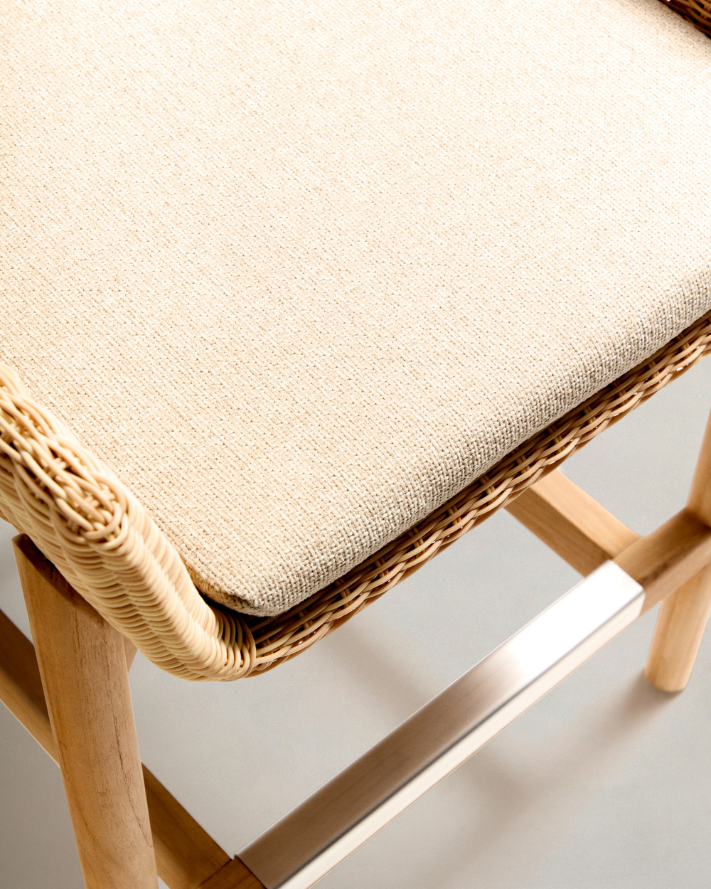 Барный стул Galea из тикового дерева и синтетического ротанга, 75 см