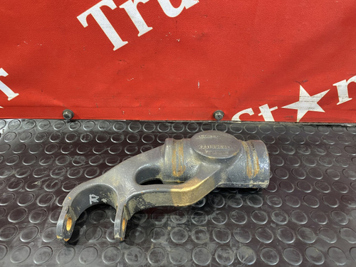 Кронштейн амортизатора переднего левый