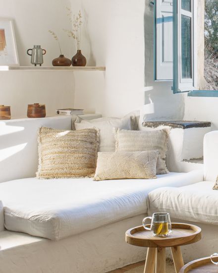 Приставной столик Glenda из массива тика Ø 35 см