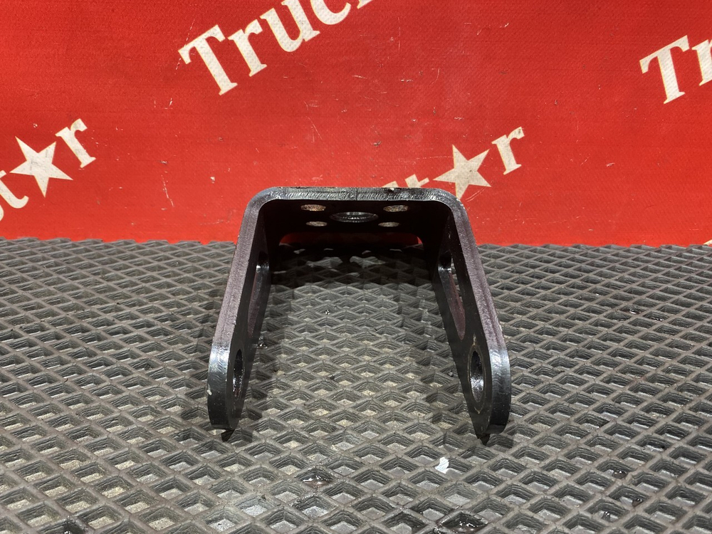 Кронштейн амортизатора заднего верхний 2023г