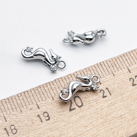 Подвеска Морской конек, цвет серебро (родий), фианиты, размер 14*6 мм, цена за 1 шт