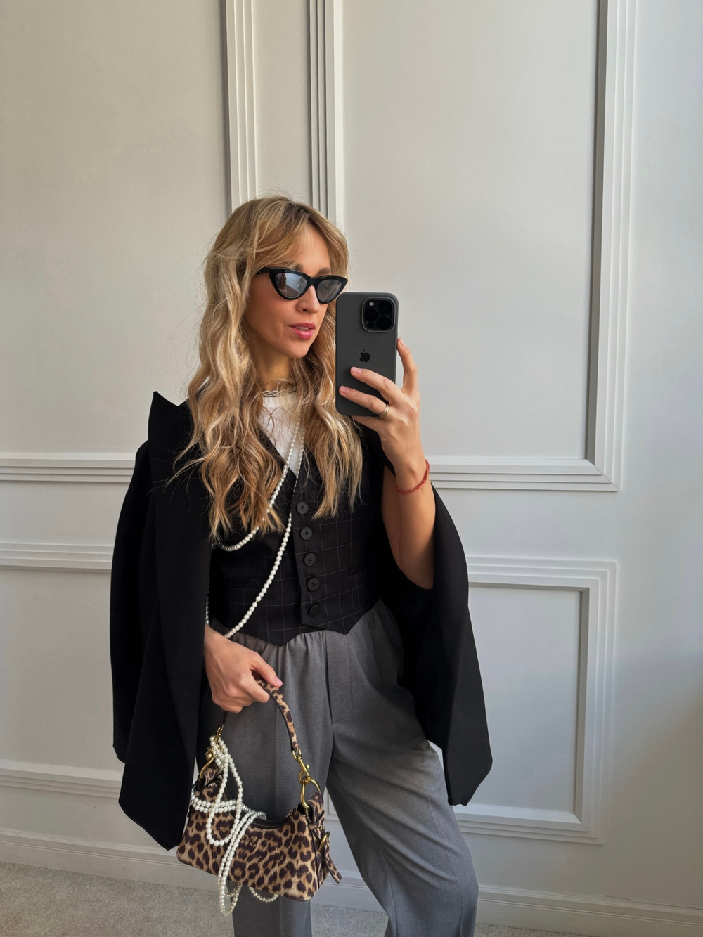 Жилет в клетку черный