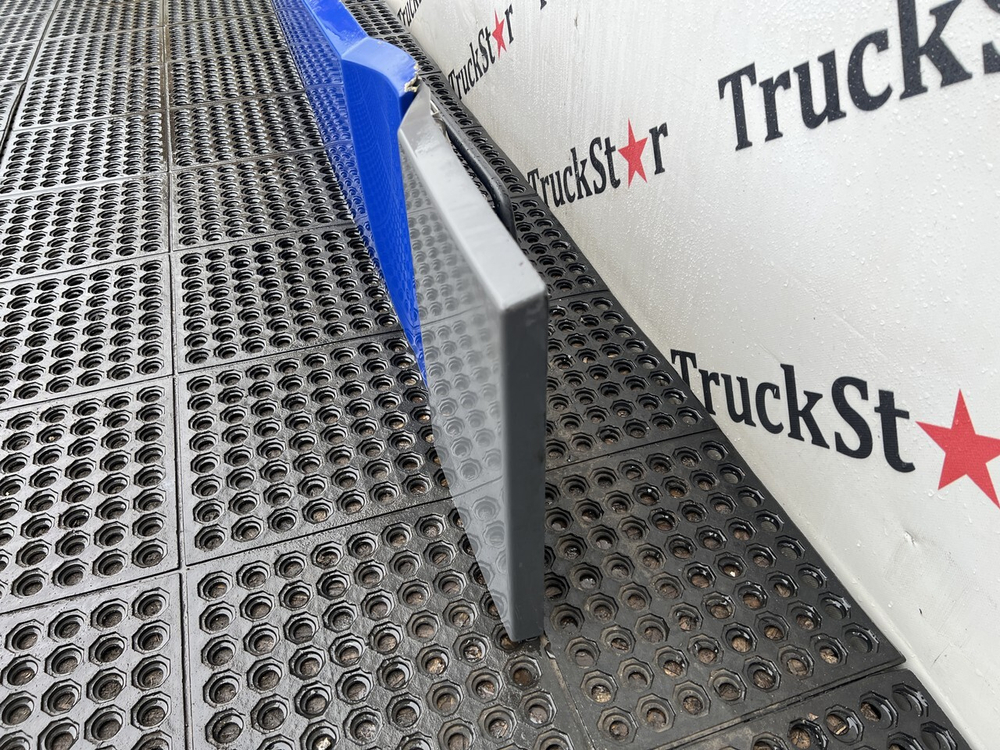 Спойлер кабины боковой левый 2018г